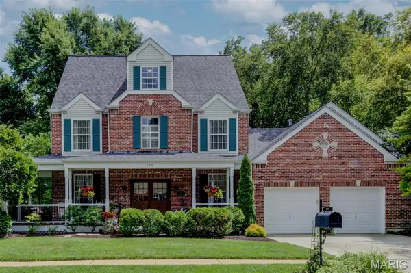 282 Dickens Farm Lane, Ballwin, MO 63021