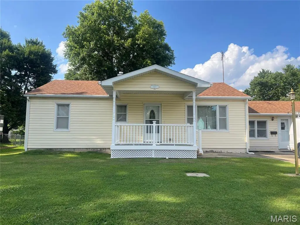 107 W 6th North Street, Mount Olive, IL 62069 - #1
