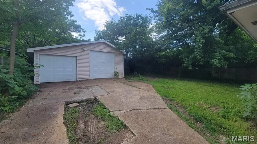10107 Castle Drive, Saint Louis, MO 63136 - #3