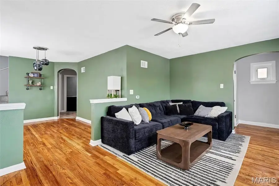 3621 Watson Road, Saint Louis, MO 63109 - #3