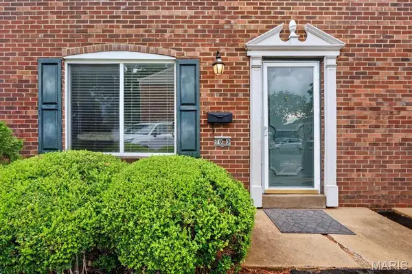 1030 Lacouer Drive, Kirkwood, MO 63122