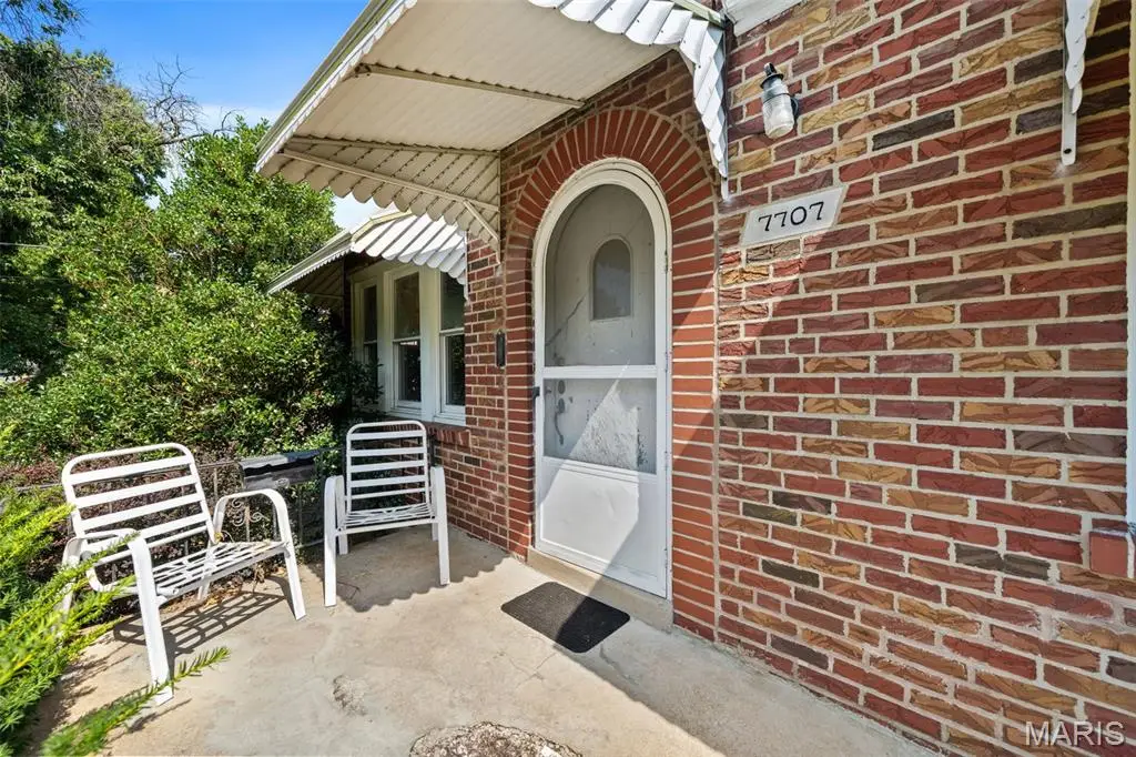 7707 Murdoch Avenue, Saint Louis, MO 63119 - #1