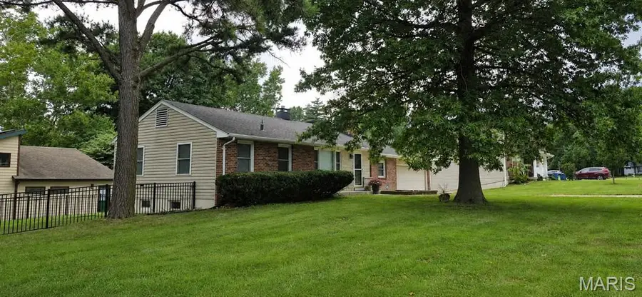 304 Essen Lane, Ballwin, MO 63021 - #2
