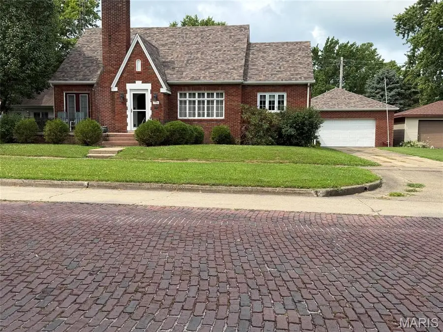 116 S Cedar Street, Nokomis, IL 62075 - #3