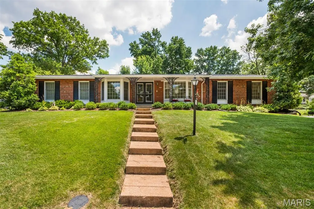 570 Flanders Drive, Warson Woods, MO 63122 - #1