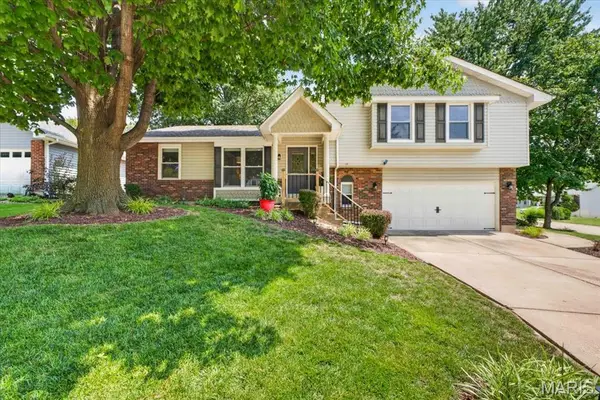 525 Country Manor Drive, St Peters, MO 63376