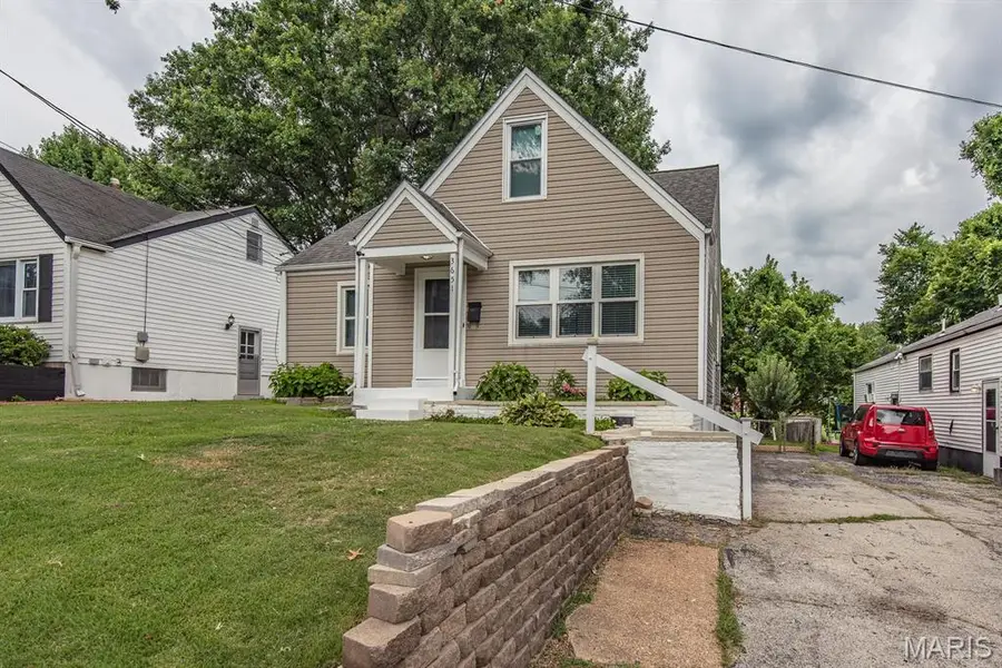 3651 Hilleman Avenue, Saint John, MO 63114 - #3