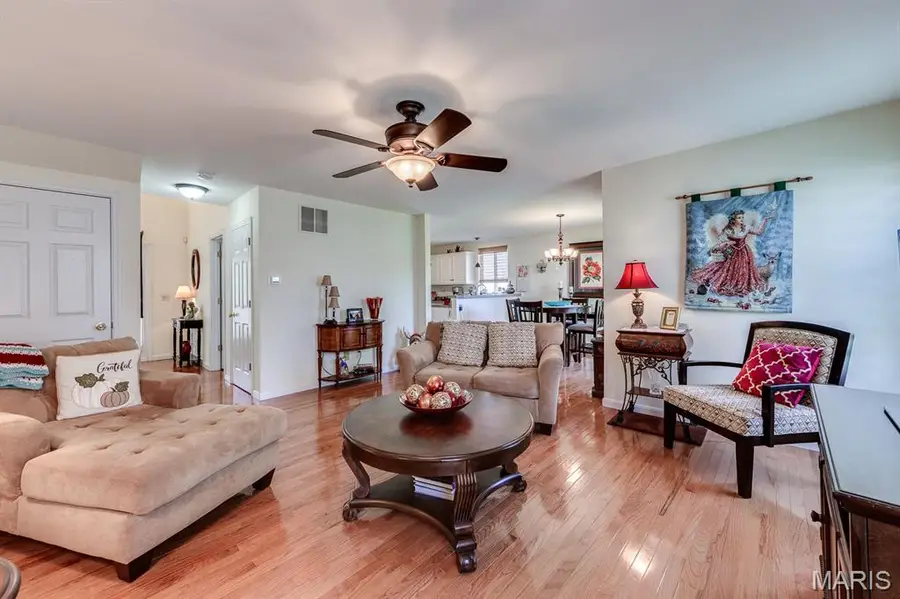 3809 Southern Manor Drive, Mehlville, MO 63125 - #3