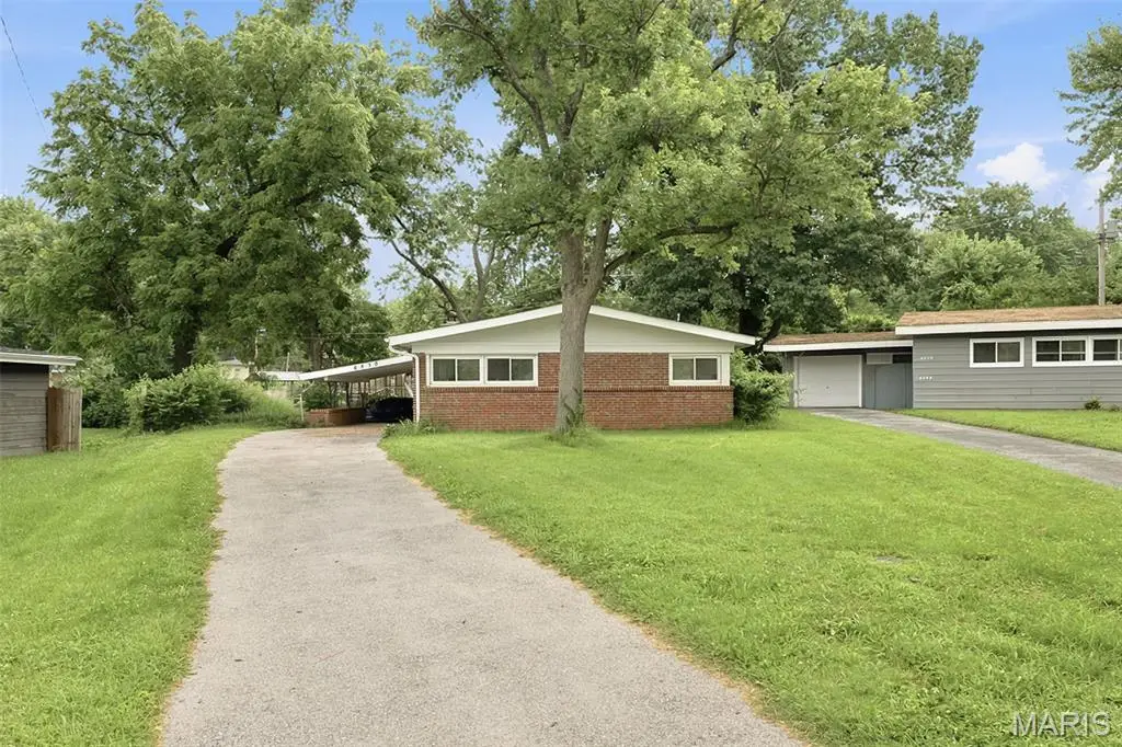 6830 Friarwood Dr, Saint Louis, MO 63134 - #1