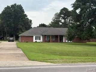 616 W Salcedo Road, Sikeston, MO 63801