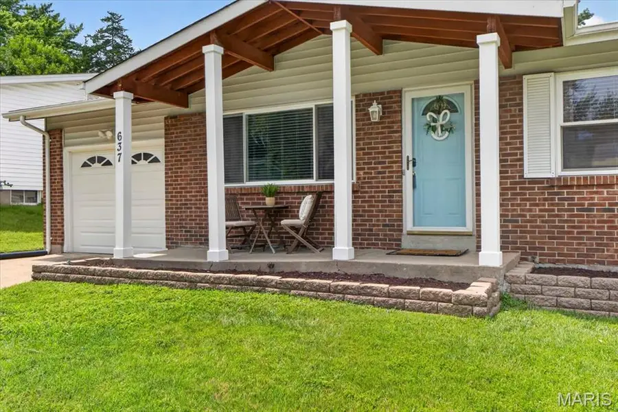 637 S Pam Avenue, Saint Charles, MO 63301 - #2