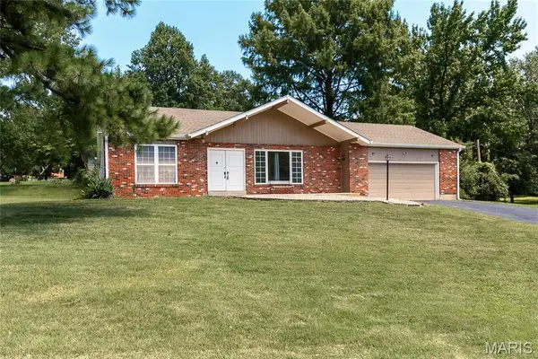 10500 Green Slope Drive, St Louis, MO 63136