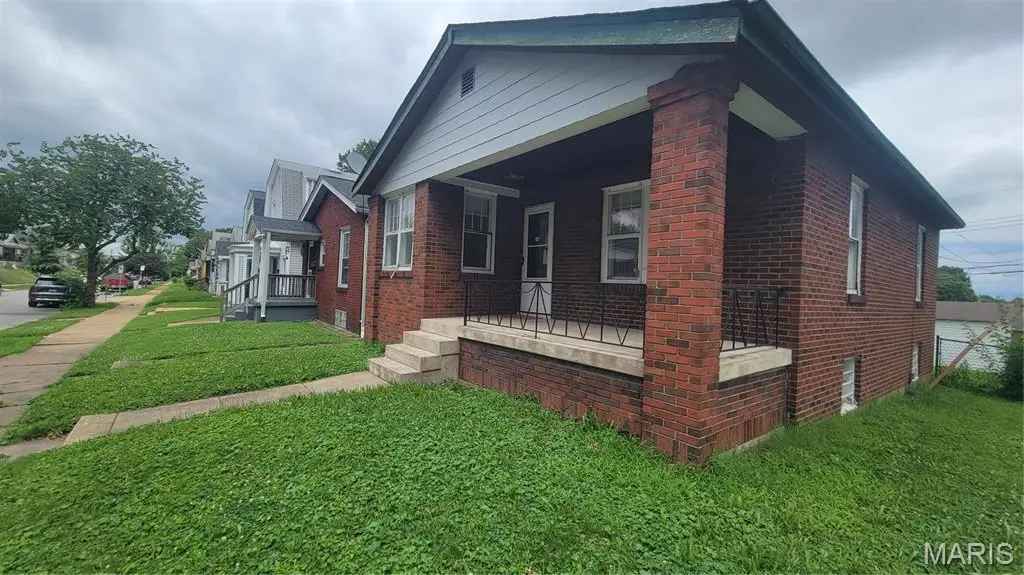 4660 Ray Avenue, Saint Louis, MO 63116 - #1