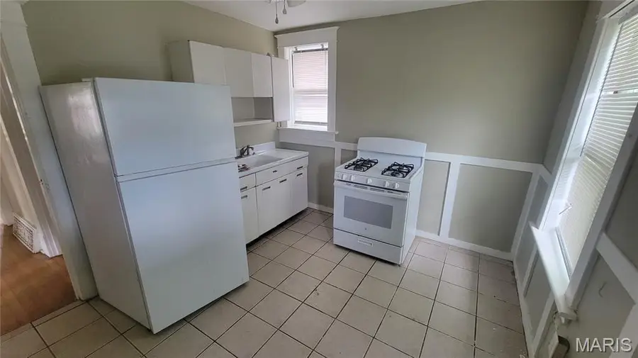 4660 Ray Avenue, Saint Louis, MO 63116 - #2