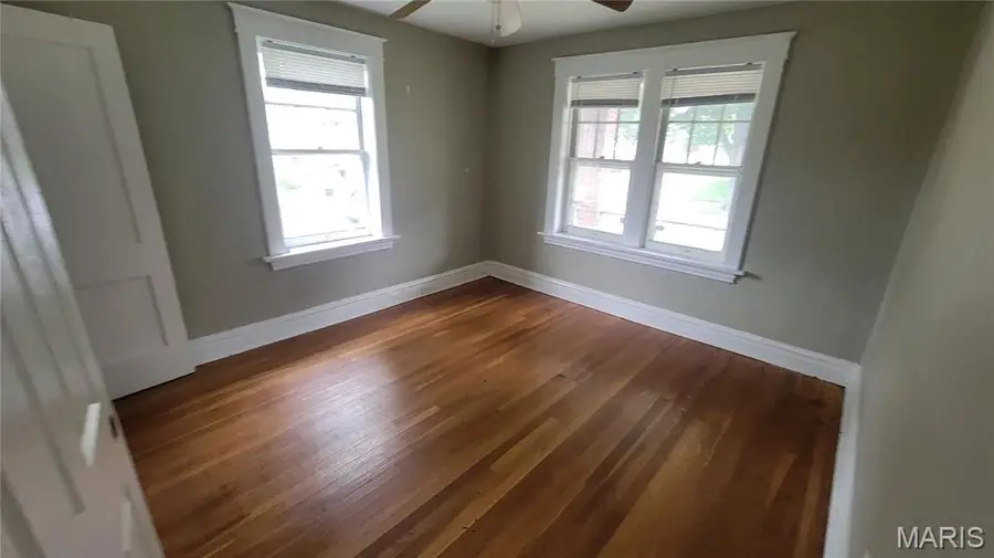 4660 Ray Avenue, Saint Louis, MO 63116 - #3