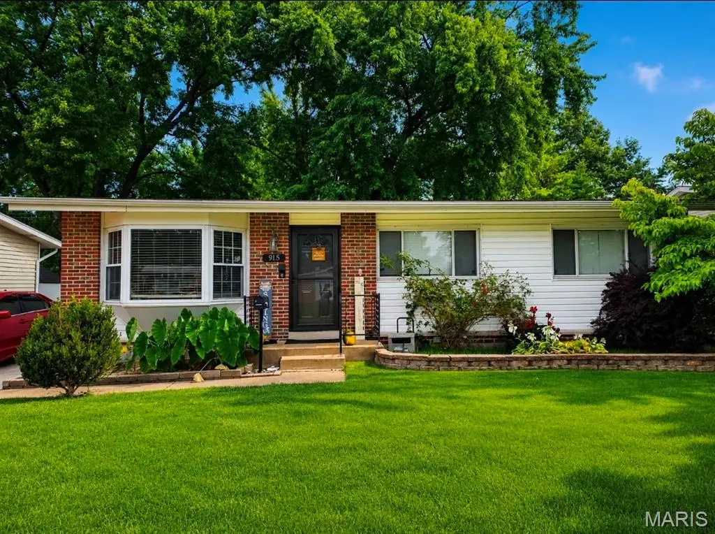 915 Bellarmine Lane, Florissant, MO 63031 - #1