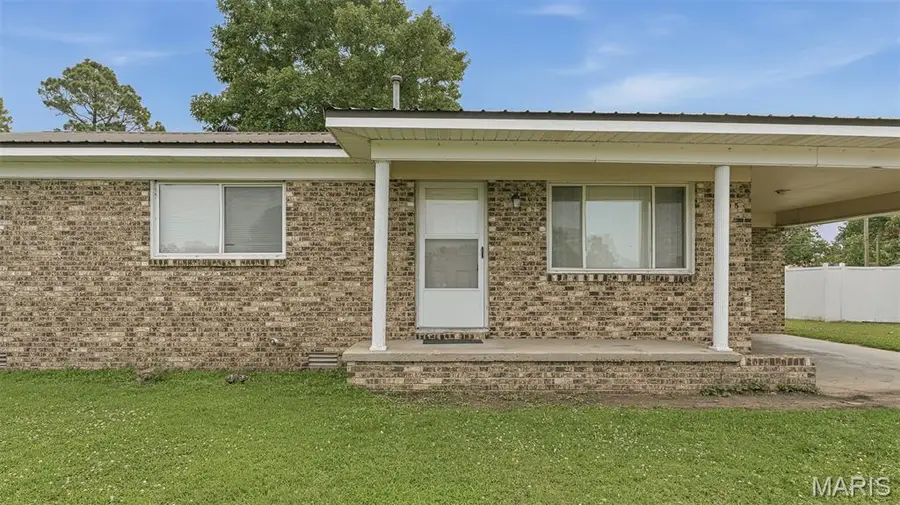 205 S Lunbeck Avenue, Gideon, MO 63848 - #3