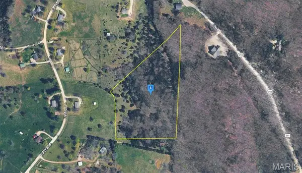 392 Country Mdw Lane, Holts Summit, MO 65043