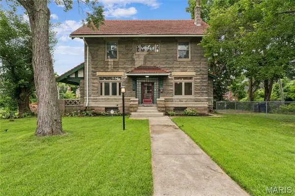 5922 Oakherst Place, St Louis, MO 63112