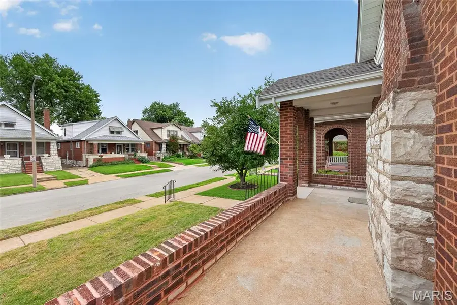 5728 Holly Hills Avenue, Saint Louis, MO 63109 - #3