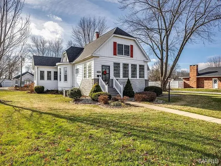 1030 W 6th Street, Staunton, IL 62088 - #1