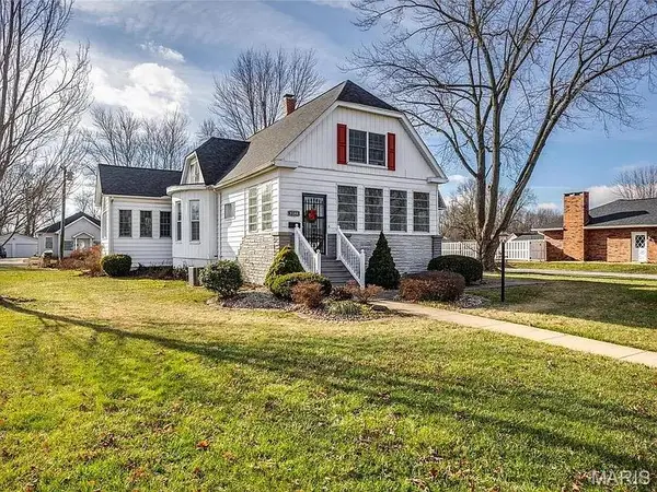 1030 W 6th Street, Staunton, IL 62088