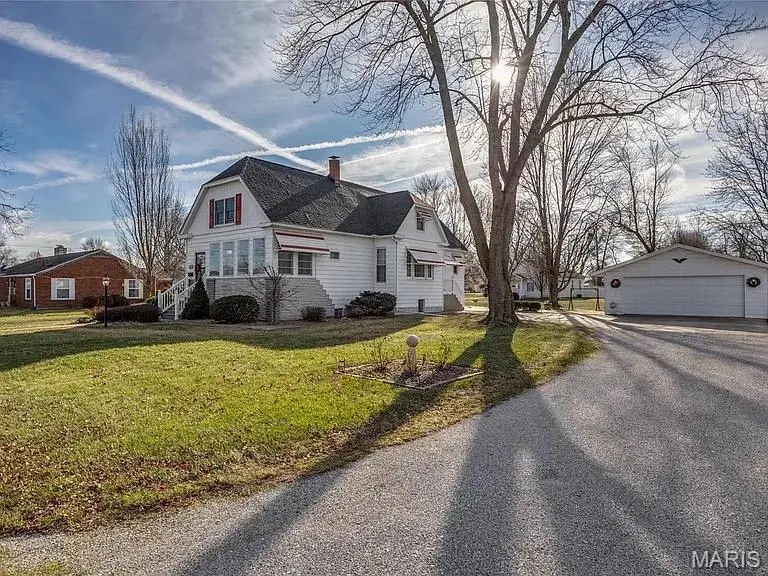 1030 W 6th Street, Staunton, IL 62088 - #3