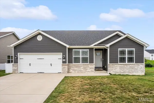 1323 Orchard Lakes Circle, Belleville, IL 62220