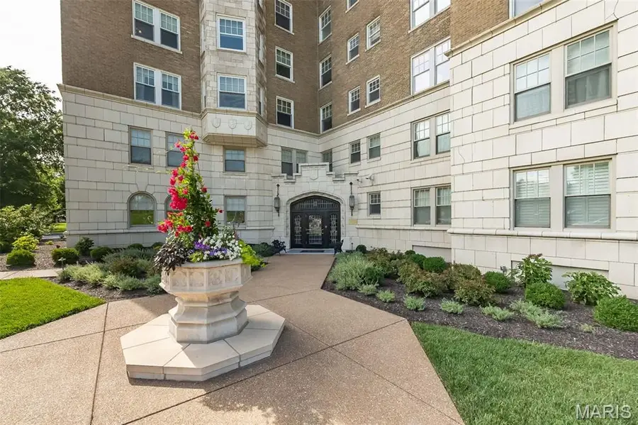 625 S Skinker Boulevard #401, Saint Louis, MO 63105 - #3