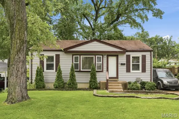 110 Saint Madeleine Lane, Florissant, MO 63031