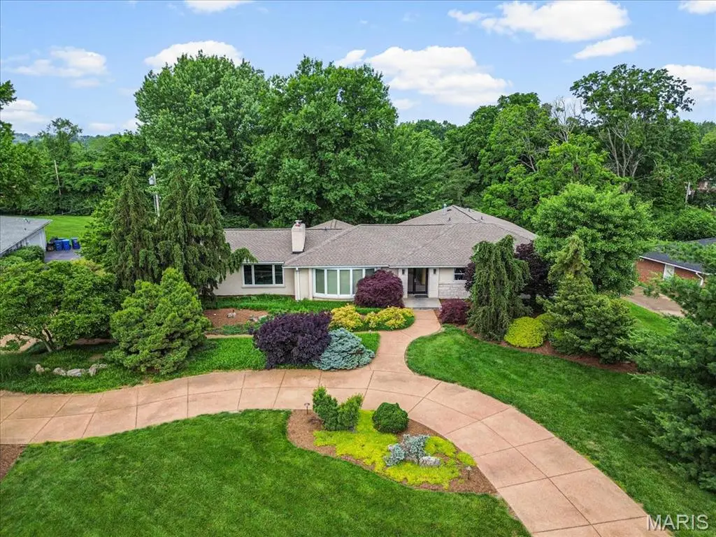 21 Ladue Meadows, Creve Coeur, MO 63141 - #1