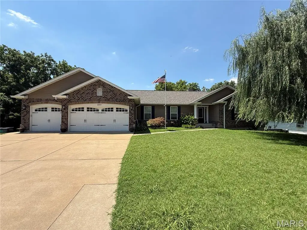211 Shumate Avenue, Maryland Heights, MO 63043 - #1