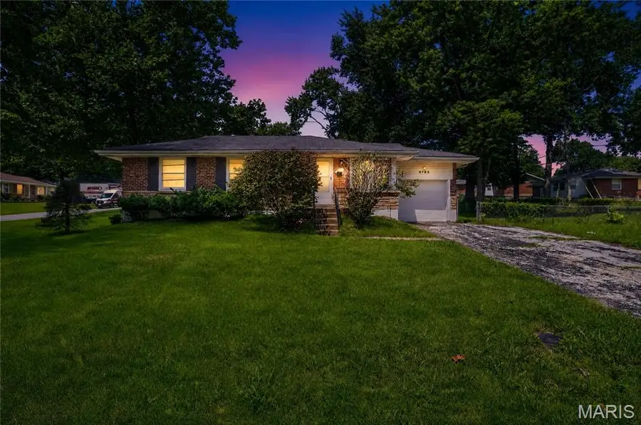 9765 Colony Drive, Saint Louis, MO 63137 - #2