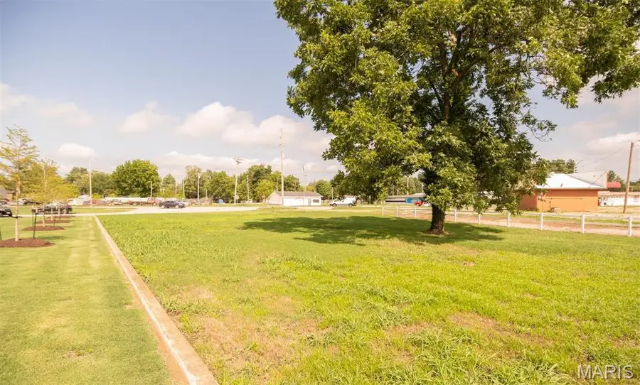 304 N E Street, Poplar Bluff, MO 63901 - #2