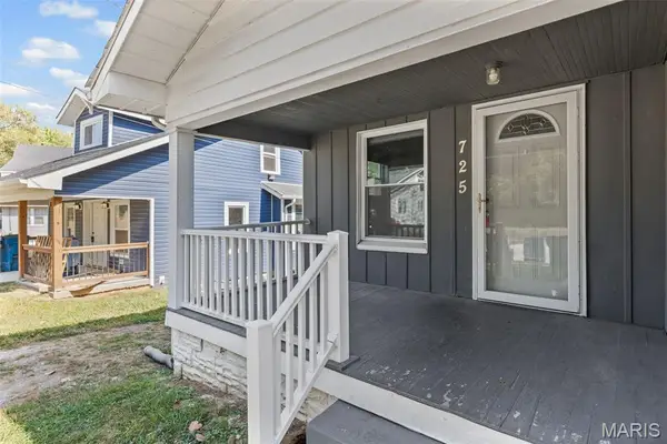 725 Park Drive, Alton, IL 62002