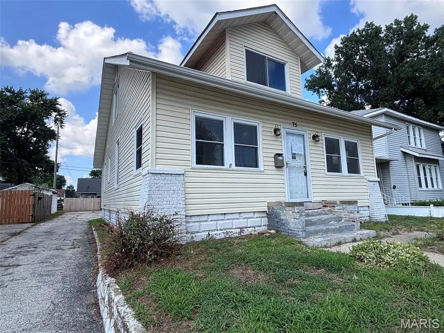 75 Eckhard Avenue, Wood River, IL 62095 - #2