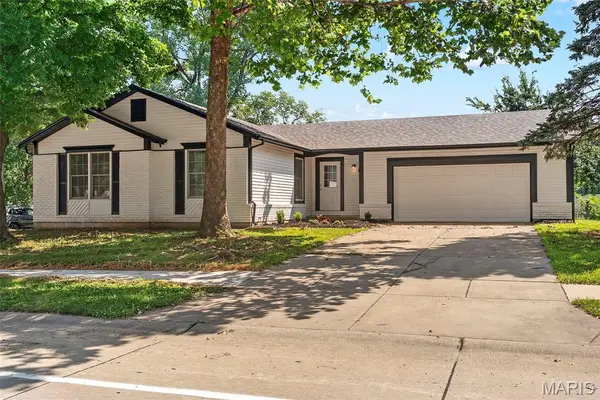 231 Laurelwood Drive, St Peters, MO 63376