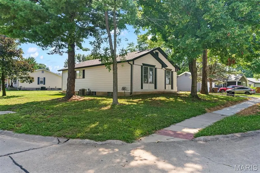 231 Laurelwood Drive, Saint Peters, MO 63376 - #2