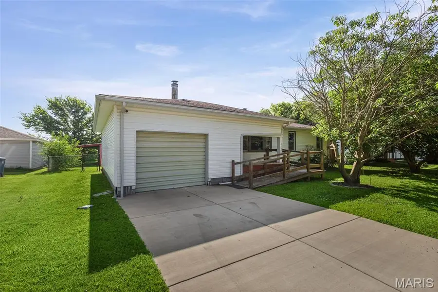 412 Rose Avenue, South Roxana, IL 62087 - #2