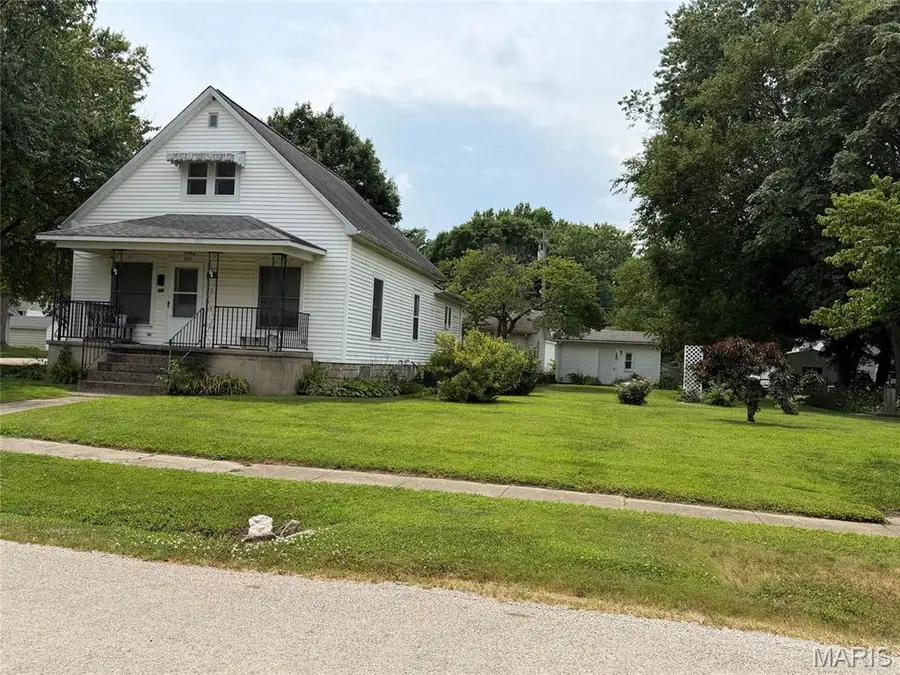 526 Sanford Avenue, Nokomis, IL 62075 - #2