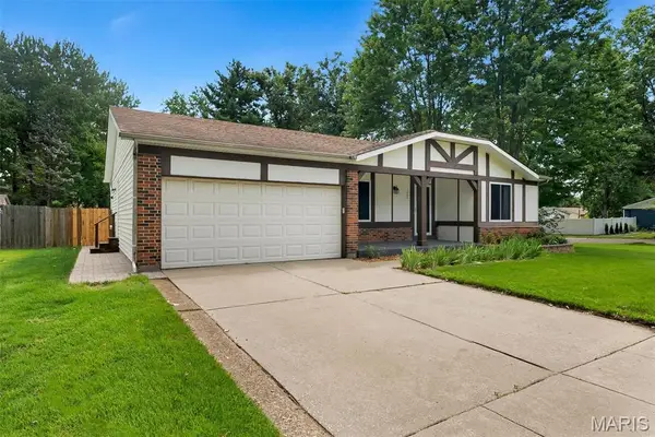 1060 Timberwood Trails Drive, Florissant, MO 63031