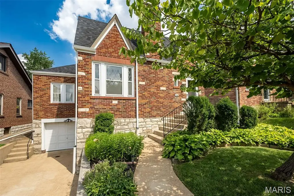 1724 Mccready Avenue, Saint Louis, MO 63117 - #1