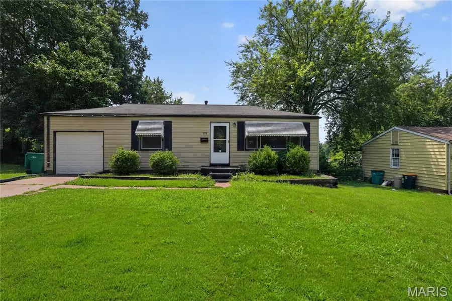 636 Science Hill Drive, Saint Louis, MO 63137 - #2