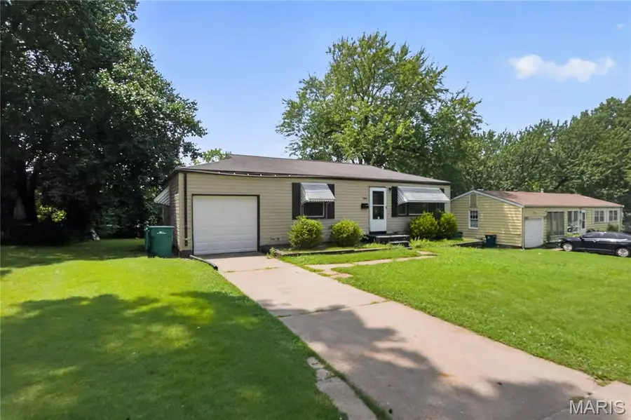 636 Science Hill Drive, Saint Louis, MO 63137 - #3