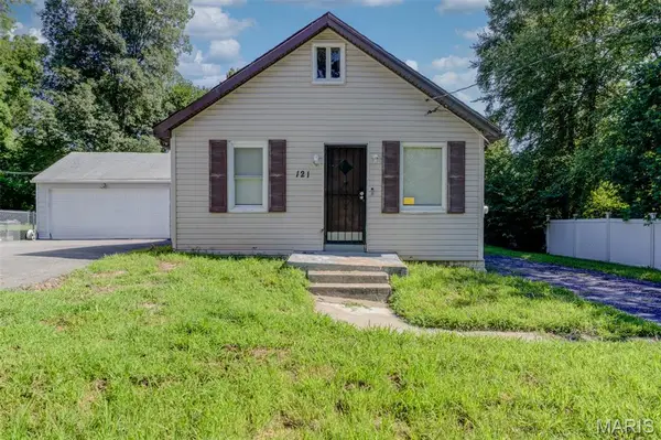 121 Coburg Drive, St Louis, MO 63137