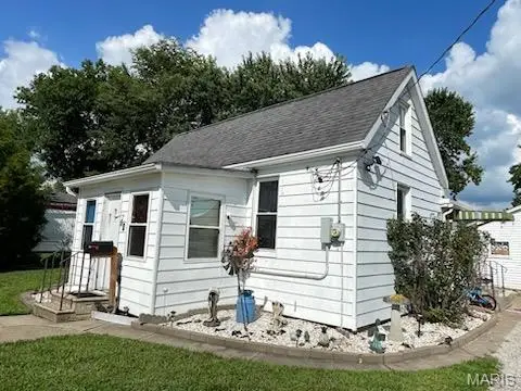 405 S Clinton Street, New Athens, IL 62264