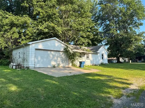 101 3rd Avenue, Edwardsville, IL 62025