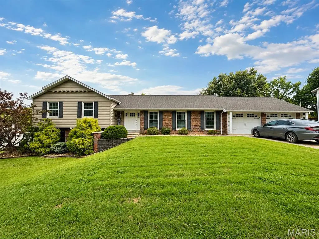 20 Shawnee Drive, Saint Charles, MO 63301 - #1