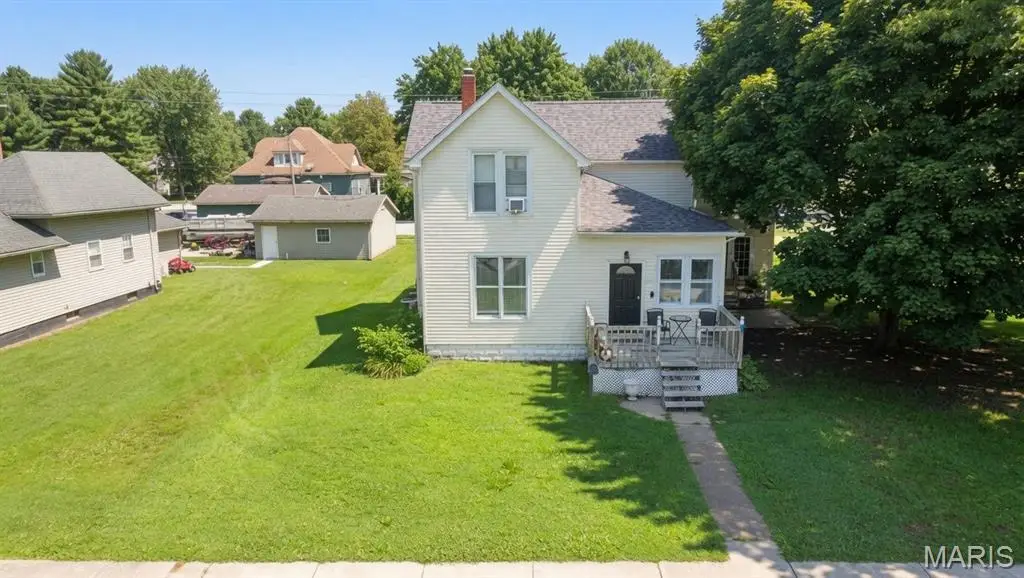 111 W 4th North Street, Mount Olive, IL 62069 - #1