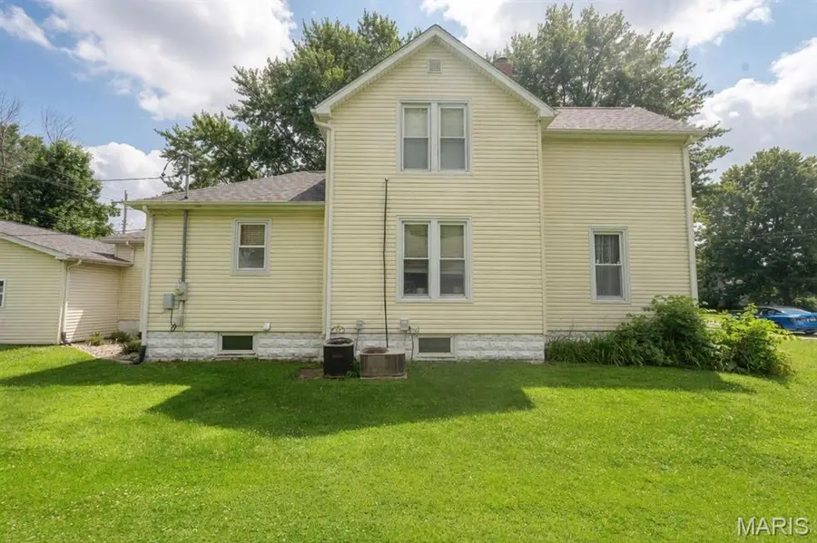111 W 4th North Street, Mount Olive, IL 62069 - #3